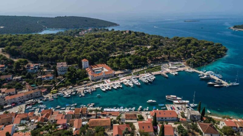 From Trogir & Marina: Blue Lagoon & 3 Islands Half-Day Tour - Dive to Shipwreck in Nečujam