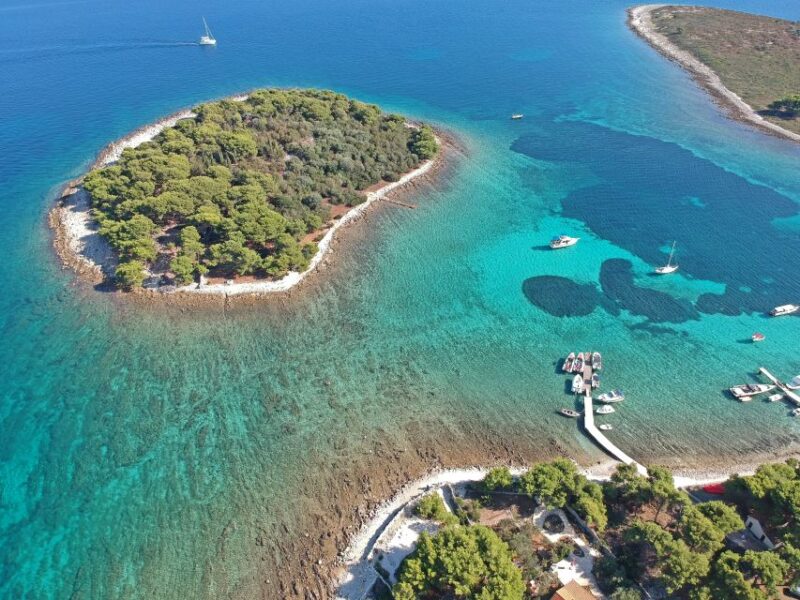 From Trogir/Split: Islands Brač, Šolta & Blue Lagoon - Maslinicas Castle
