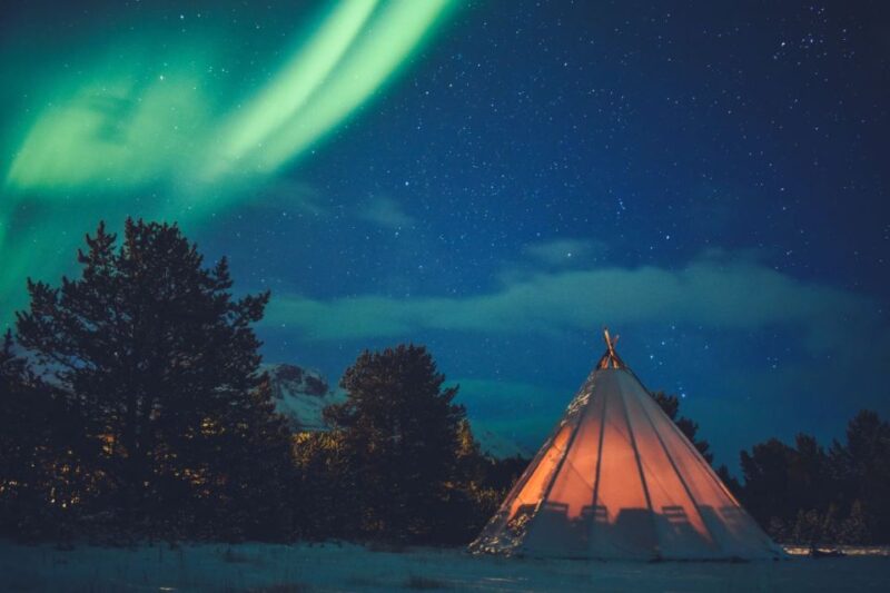 From Tromsø: Private Northern Lights Experience - Enjoying Sami Bidos