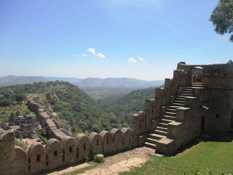 From Udaipur: Kumbhalgarh and Ranakpur Private Day Trip - Kumbhalgarh Fort Exploration