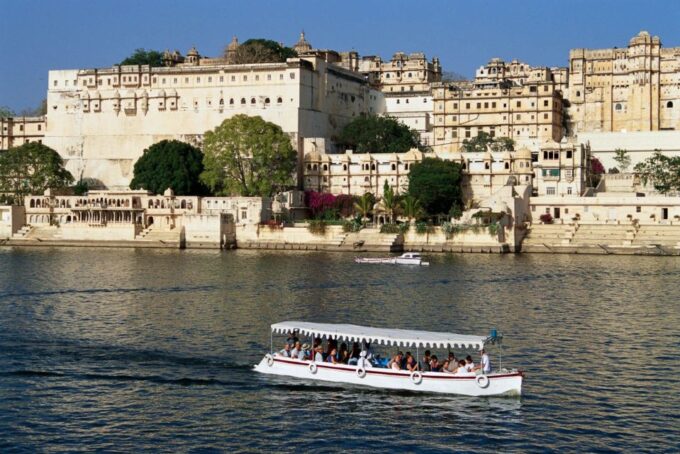 From Udaipur: Private Udaipur City of Lakes Sightseeing Tour - Pickup and Drop-off