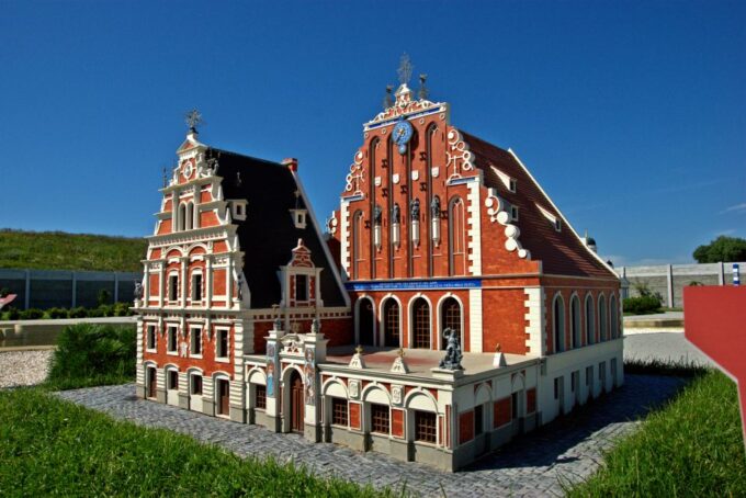 From Usedom: Kid-Friendly Day Tour of Międzyzdroje - Guided Walking Tour of Międzyzdroje