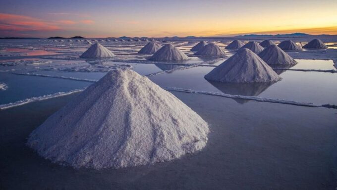 From Uyuni: Salar De Uyuni 1 Day + Lunch and Sunset - Train Cemetery and Colchani