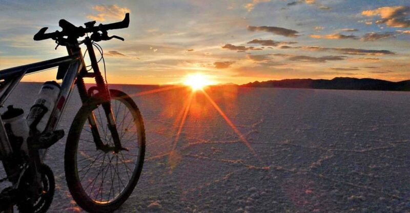 From Uyuni: Uyuni Salt Flat 1-Day + Bikes and Lunch - Itinerary Highlights