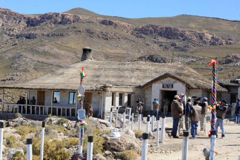 From Uyuni:Uyuni Salt Flats With Incahuasi Island |Full Day| - Itinerary Highlights