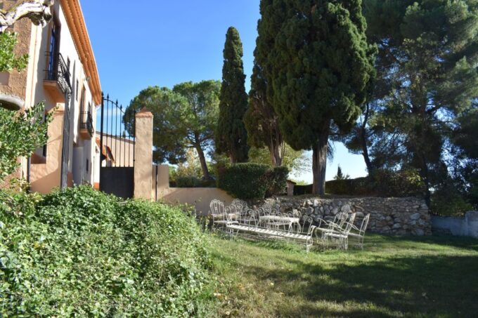 From Valencia: Guided Cheese Factory Tour With Wine Tasting - Transportation and Inclusions