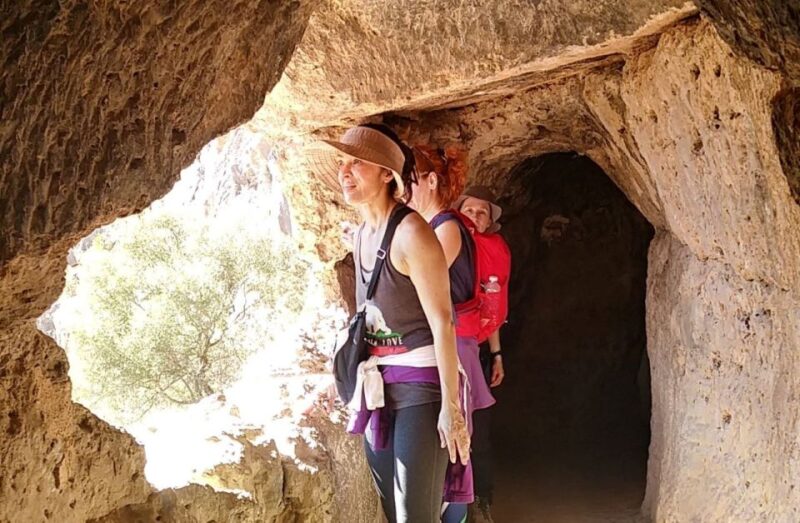 From Valencia: Peña Cortada Aqueduct Hiking Day Tour - Hiking Highlights