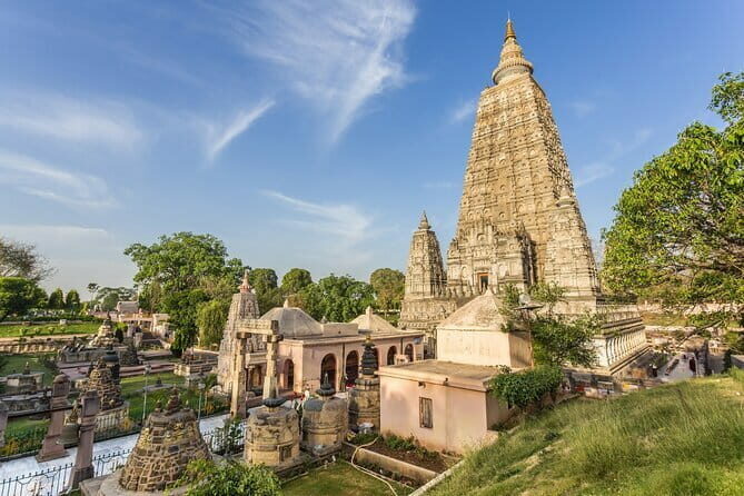 From Varansi: Day Tour to Sarnath with Boating and Ganga Aarti - Exploring Sarnath: The Birthplace of Buddha’s First Sermon