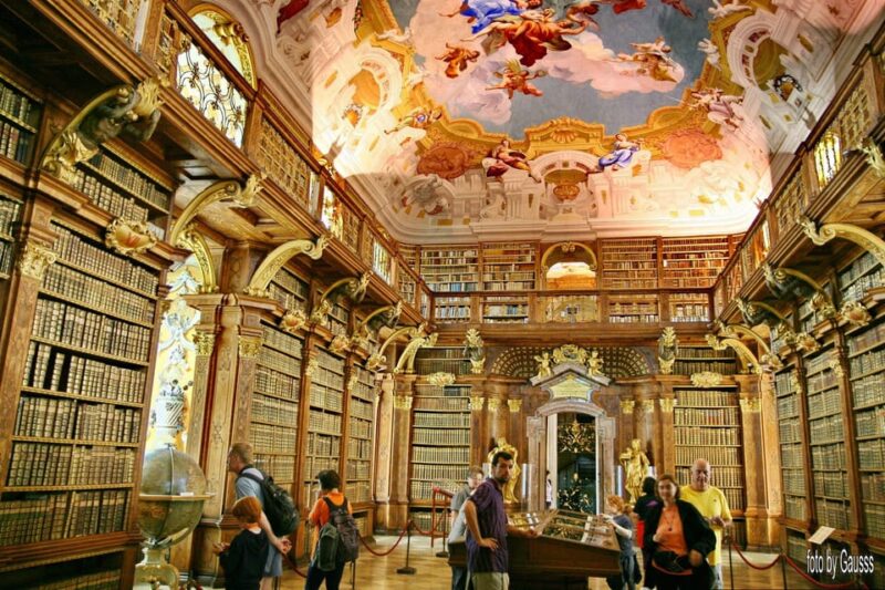 From Vienna: 2 Castles and Melk Abbey Private Guided Tour - Schloss Artstetten