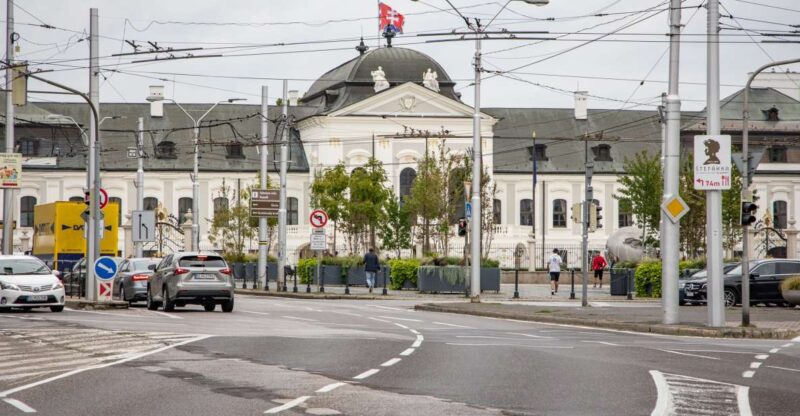 From Vienna: Bratislava Grand City Day Tour - Tour Inclusions