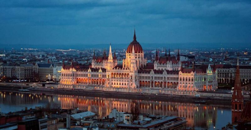 From Vienna: Budapest Day Trip With Included Guided Tour - Itinerary Details
