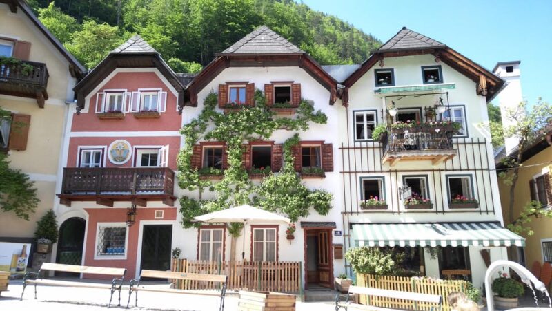 From Vienna: Guided Day Trip to Melk, Hallstatt, & Salzburg - Discovering Salzburg