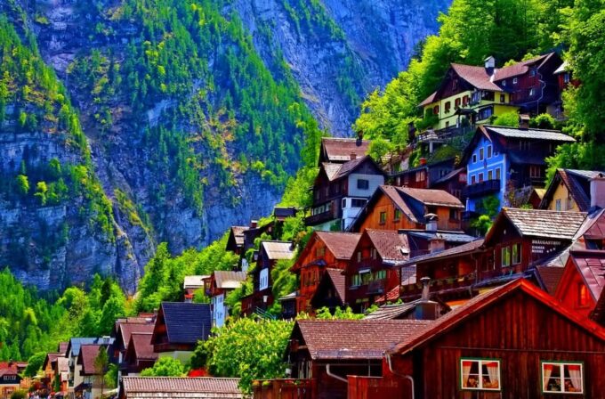 From Vienna: Wachau, Melk, Hallstatt, and Salzburg Day Tour - Salzburg City Exploration