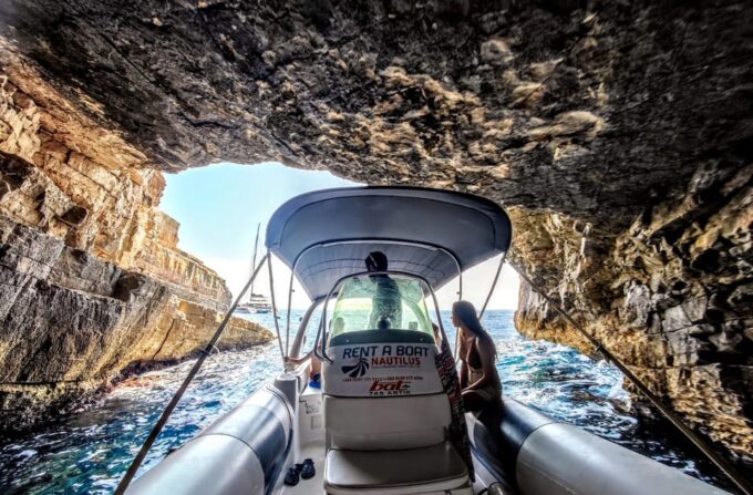 From Vis: Speedboat Tour - Vis, BišEvo & Blue Cave (Shared) - Group Size