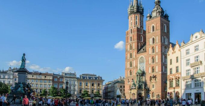 From Warsaw: 3 or 6-Hour Krakow Tour by Private Car - Key Sites in Krakows Old Town
