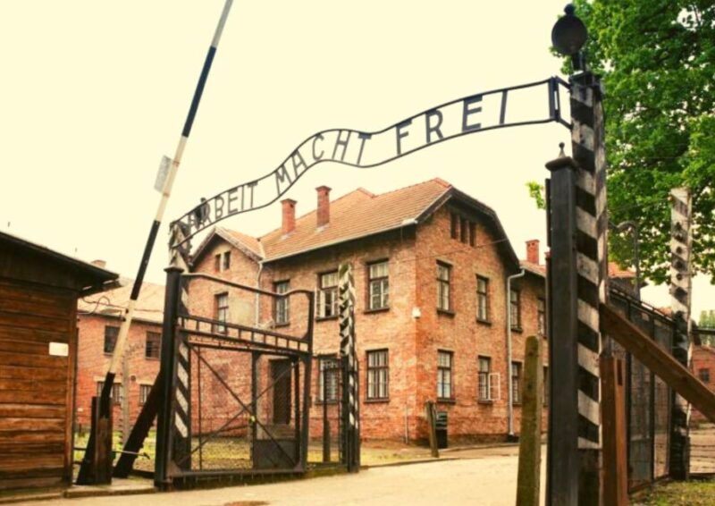 From Warsaw: Auschwitz-Birkenau Small Group Tour With Lunch - Tour Itinerary