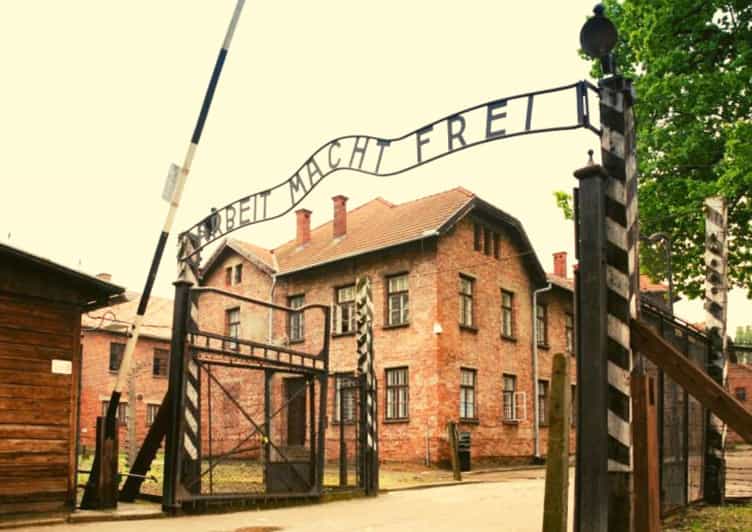From Warsaw: Auschwitz Day Tour by Private Car With Lunch - Inclusion Highlights