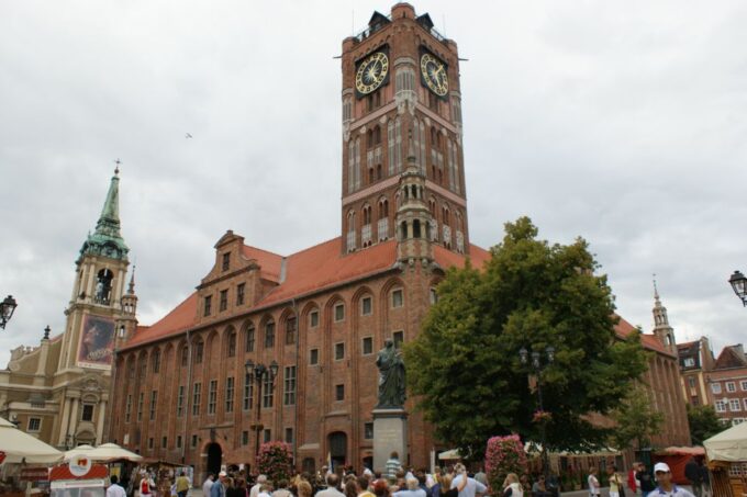 From Warsaw: Full-Day Private Visit to Torun - Leaning Tower and Nicolaus Copernicus