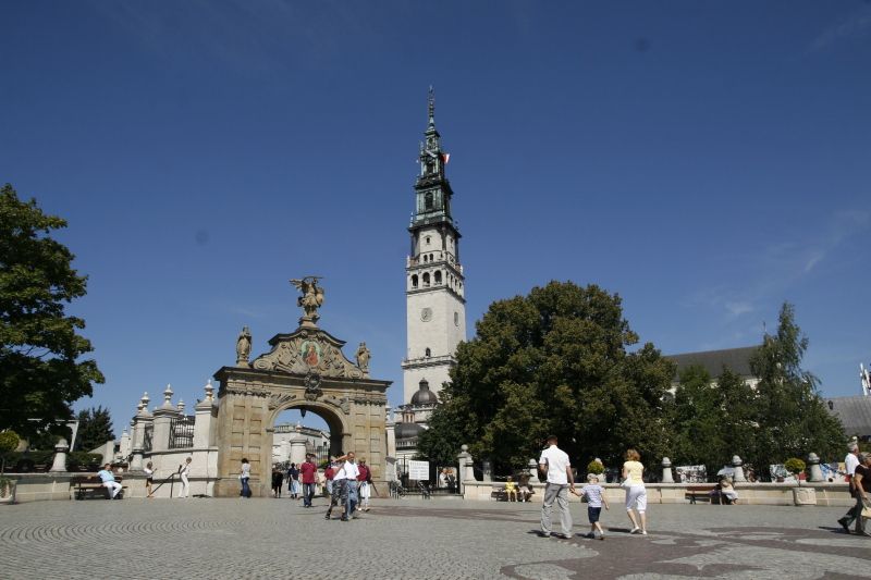 From Warsaw: Jasna Gora & Black Madonna Small Group Tour - Pilgrimage Site