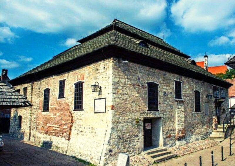 From Warsaw: Kazimierz Dolny Day Tour With Lunch - Group Size and Accessibility