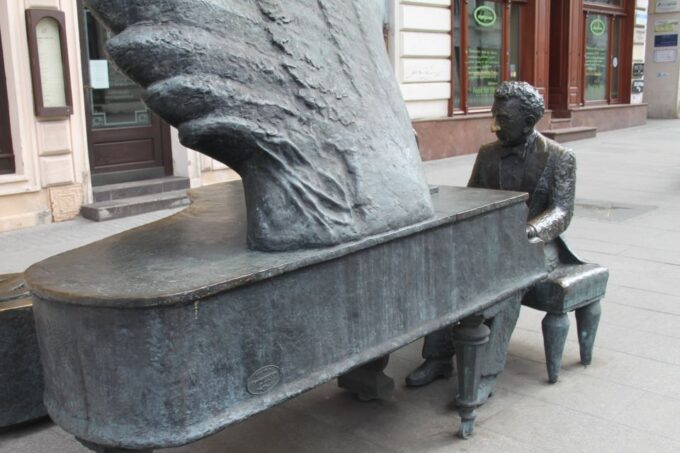 From Warsaw: Lodz & Litzmannstadt Jewish Ghetto Private Tour - Radegast Station WWII Events