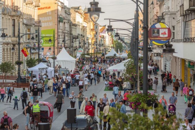 From Warsaw: Lodz Private Full-Day Tour - Manufaktura and Ksiezy Mlyn
