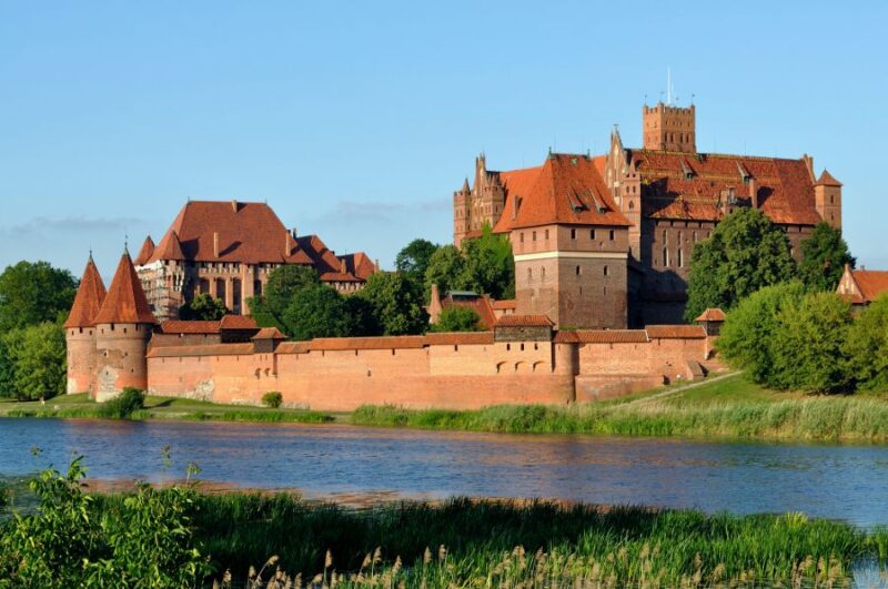 From Warsaw: Tour to Malbork Castle and Gdansk or Sopot - Guided Tour of Malbork Castle