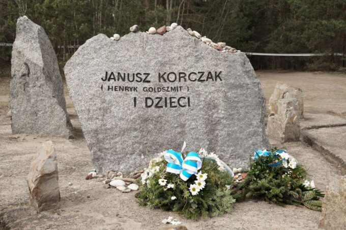 From Warsaw: Treblinka Camp 6-Hour Private Tour - Booking and Cancellation