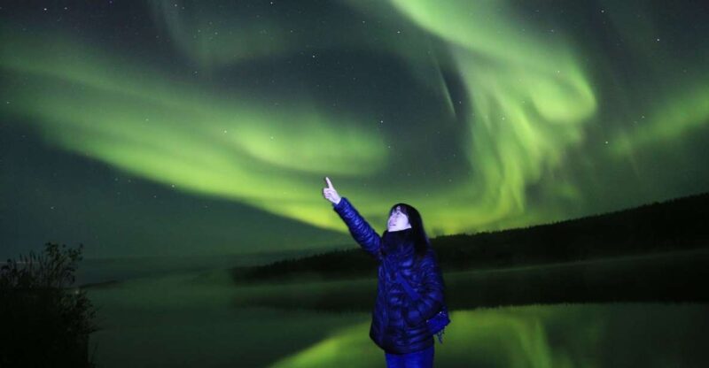 From Yellowknife: Northern Lights Bus Tour With Photos - Key Points
