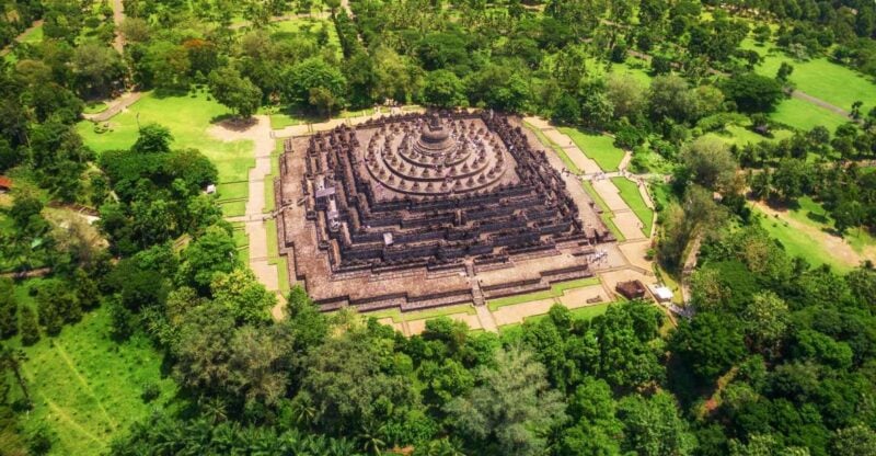 From Yogyakarta: Borobudur Sunrise Half Day Tour With Pickup - Local Guide at Borobudur