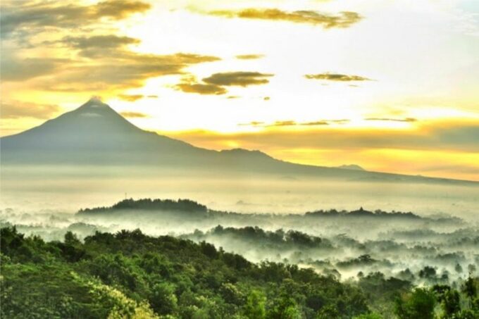 From Yogyakarta: Borobudur Sunrise on Setumbu Hill - Exploring Borobudur Temple