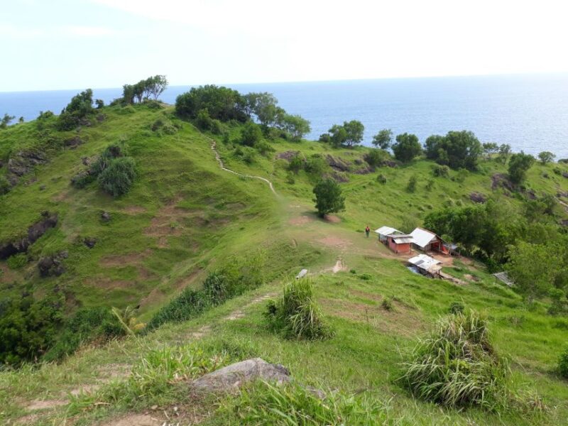 From Yogyakarta: Pengilon Hill and Hidden Beach - Itinerary Highlights