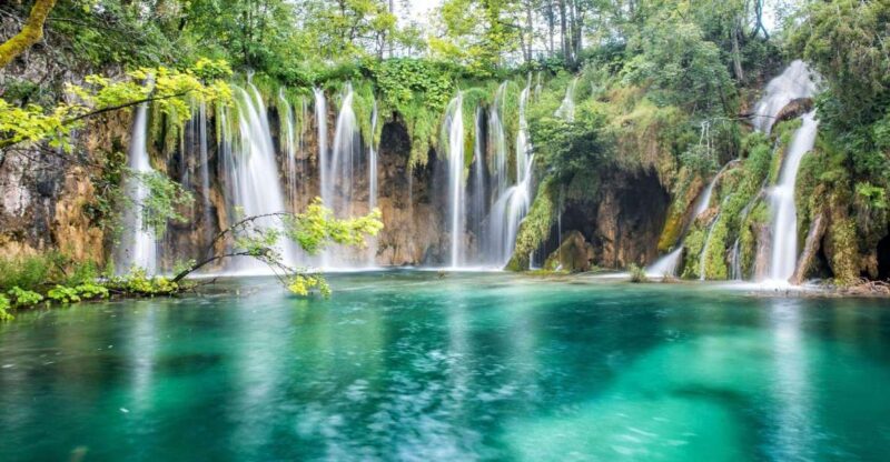 From Zagreb: Plitvice Lakes Round-Trip Comfort Bus Transfer - Amenities and Luggage