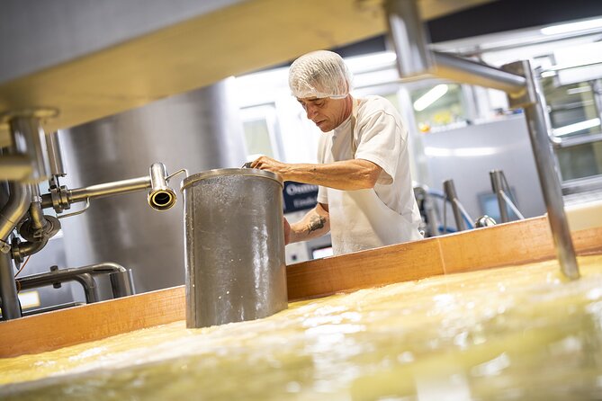 From Zurich: Chocolate and Cheese Tour in the Appenzellerland - Visit to Appenzeller Schaukäserei