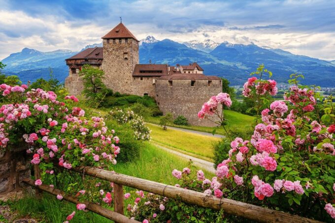 From Zurich: Private 4 Countries in 1 Full-Day Tour - Flexible Booking With Free Cancellation