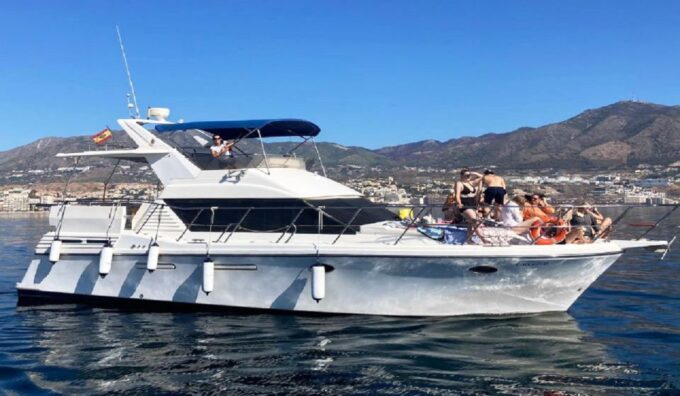 Fuengirola: Dolphin Spotting Yacht Tour With Drinks & Snacks - Included Refreshments
