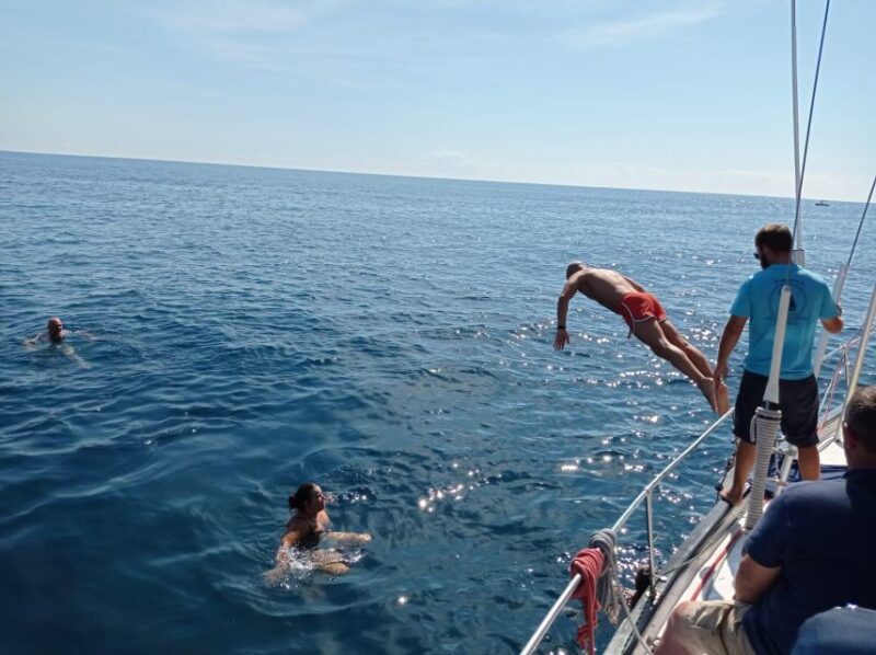Fuengirola: Dolphin-Watching Sailing Tour With Drinks - Experience and Activities