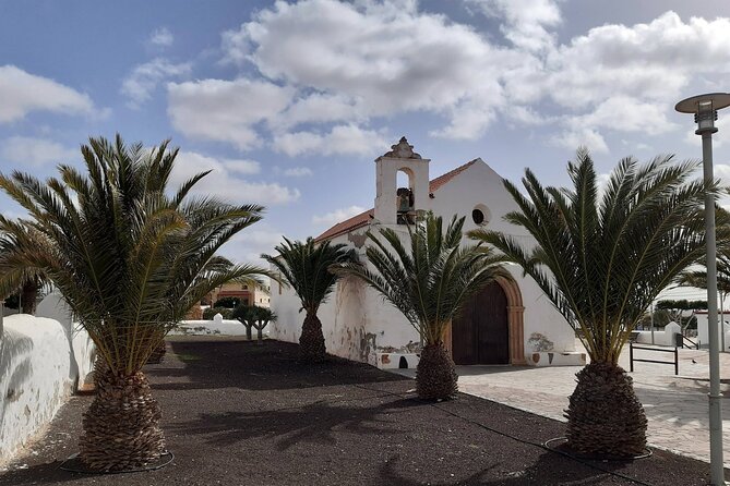 Fuerteventura 4x4 Tour and Lobos Island Catamaran Trip With Lunch - Booking and Cancellation Policy