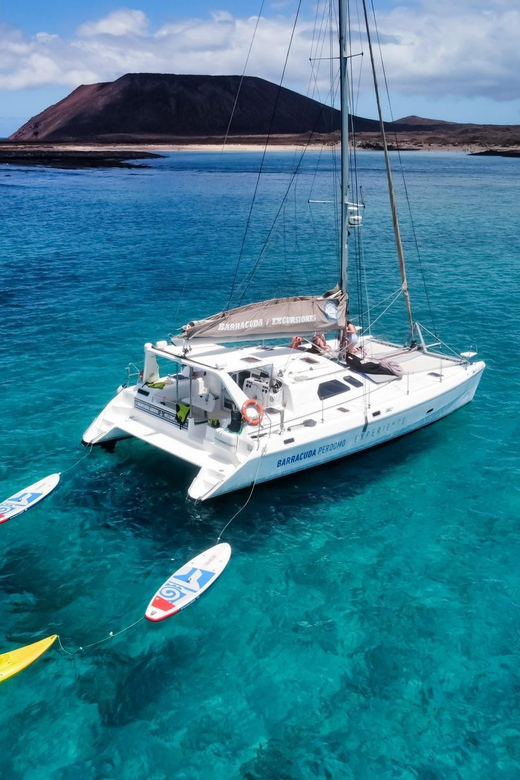 Fuerteventura: Catamaran Excursion to Lobos Island - Catamaran Specifications and Amenities