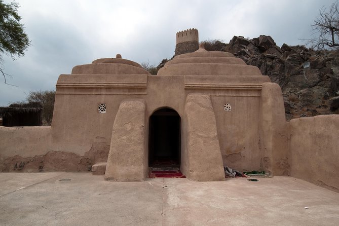Fujairah Full-Day Tour From Dubai With Spanish-Speaking Guide - Dress Code and Accessibility