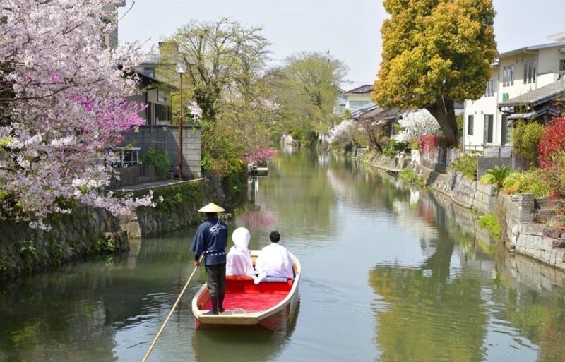 Fukuoka: Kyushu Strawberry Picking, Yanagawa Boat,Art Museum - Yanagawa Boat Cruise and Saga Exploration