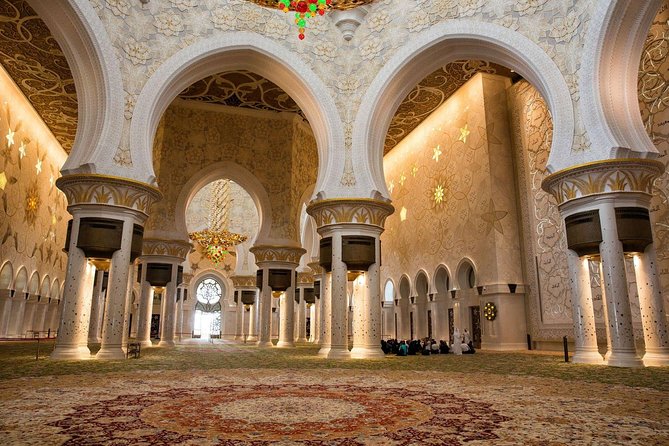 Full Day Abu Dhabi City Tour With Louvre Museum Tickets - Maximum Number of Travelers