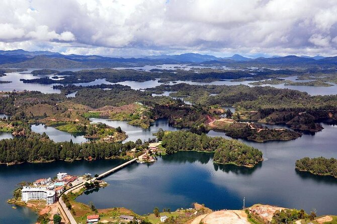 Full-Day All-Inclusive Tour Guatapé Stone of El Peñol - Boat Ride on Reservoir