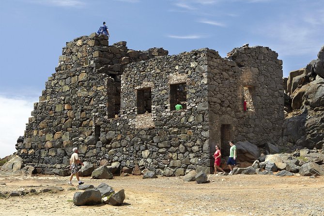 Full-Day Aruba History and Must-See Landmarks Tour - Enjoying the Natural Wonders