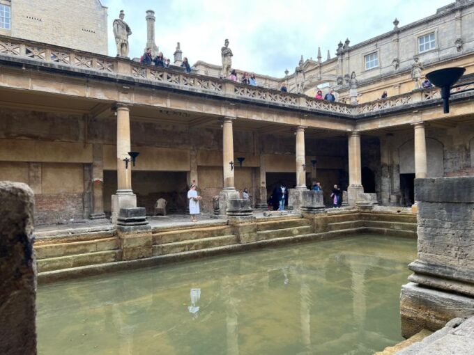 Full Day: Bath and Stonehenge/Windsor - Highlights of the Tour