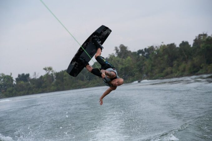 Full-Day Boarding Experience Wakeboard,Wakesurf,orKneeboard - Instructor Qualifications