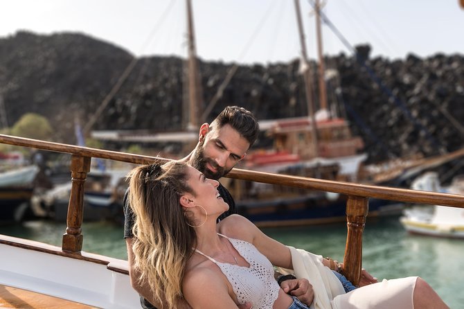 Full Day Boat Tour to Caldera Islands & Sunset in Oia by Bus - Group Size Drawbacks