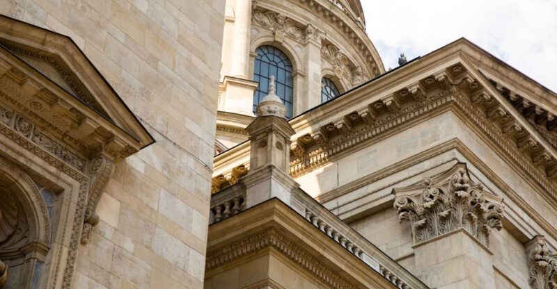 Full Day Budapest City Tour With Lunch, Wine & Dessert - Group Options