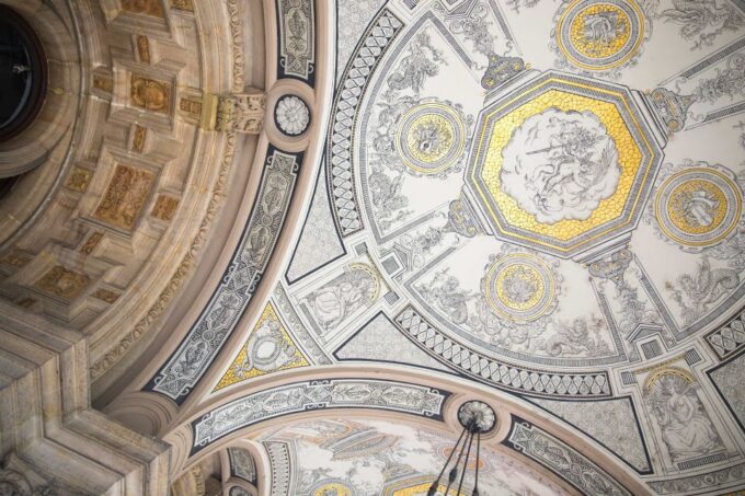 Full Day Budapest City Tour With Lunch, Wine & Dessert - Iconic Landmarks Explored