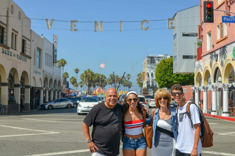 Full-Day City Tour of LA, Hollywood, Beverly Hills & Beaches - An Introduction to the Tour Experience